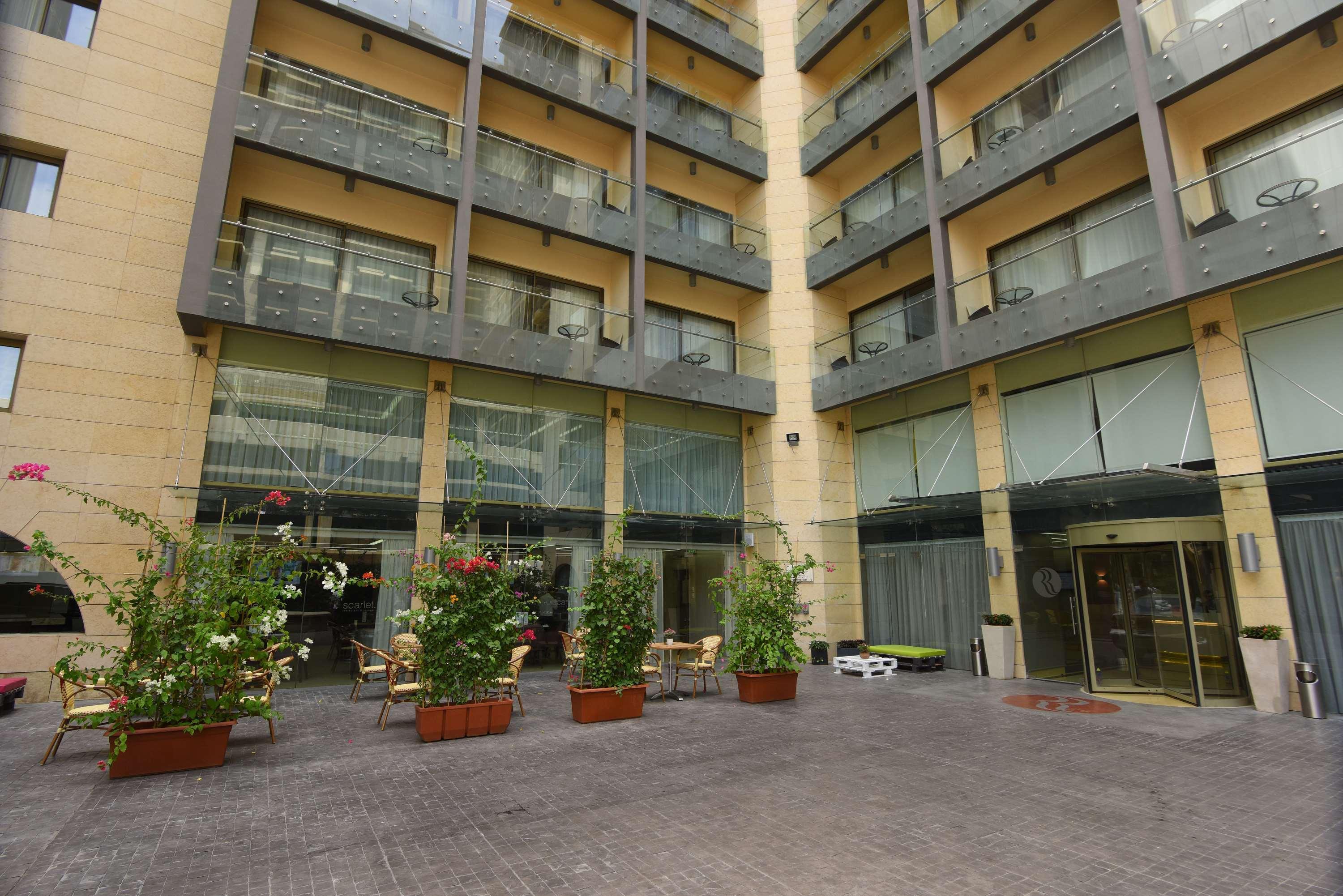 Ramada By Wyndham Downtown Beirut Hotel Exterior foto